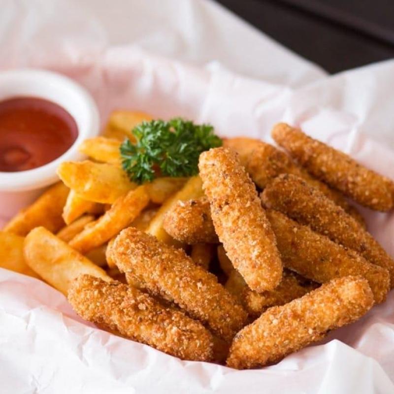 4 fish fingers with fries